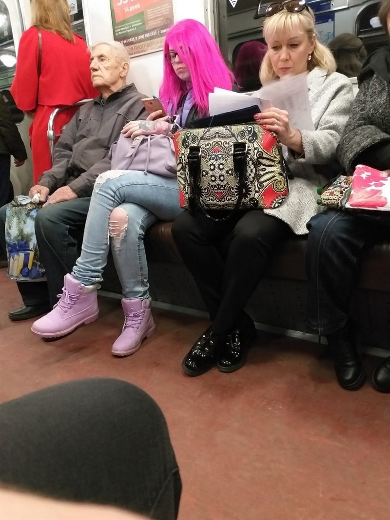 Strange People In The Subway (22 pics)