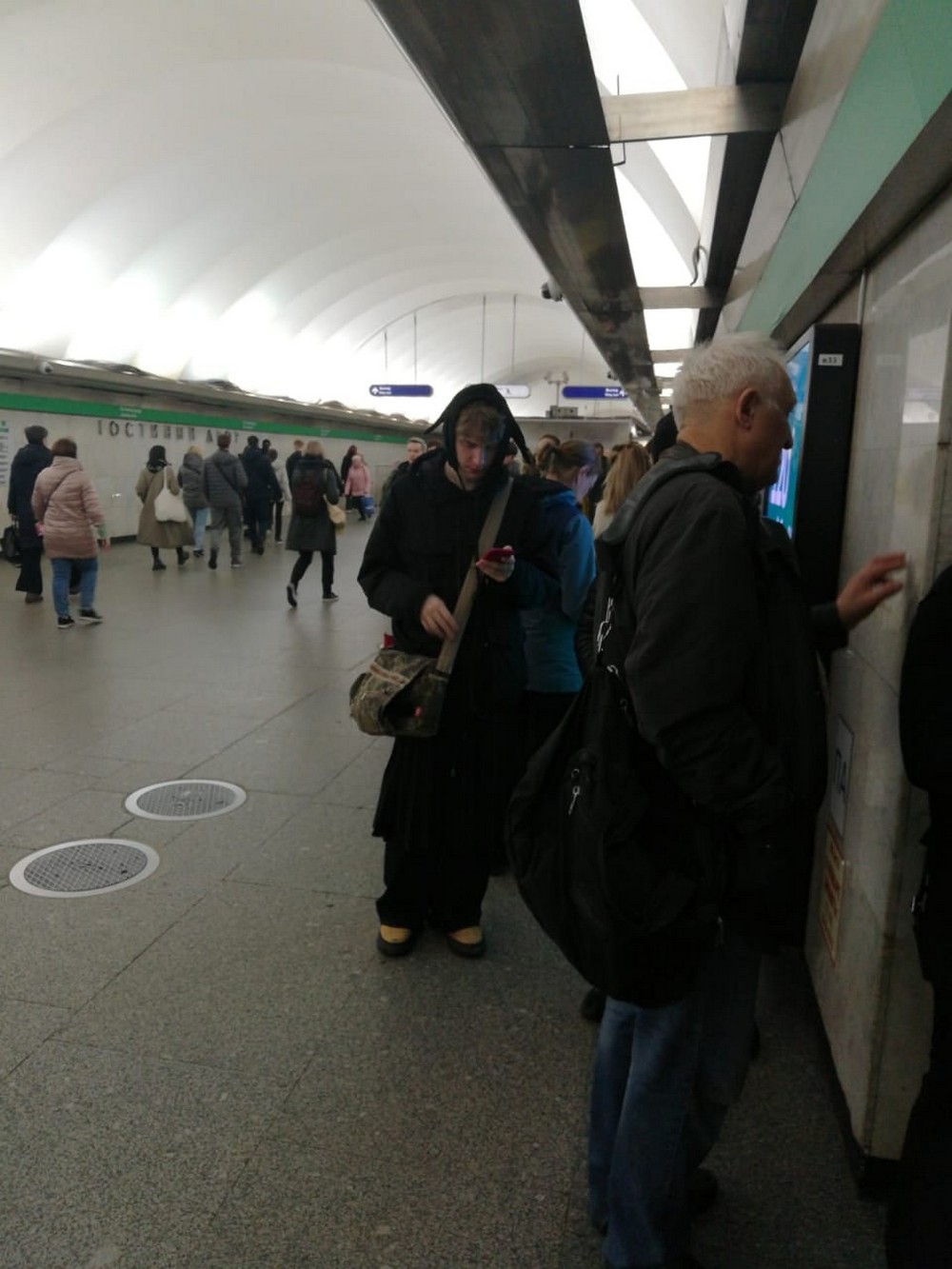 Strange People In The Subway (22 pics)