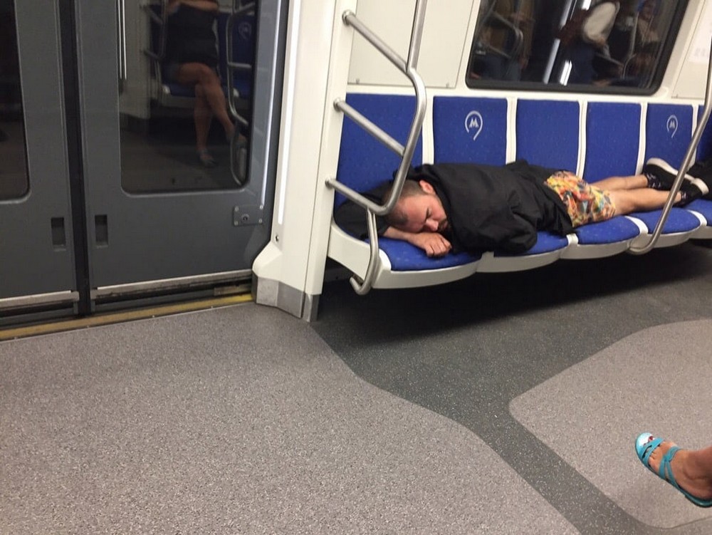 Strange People In The Subway (22 pics)