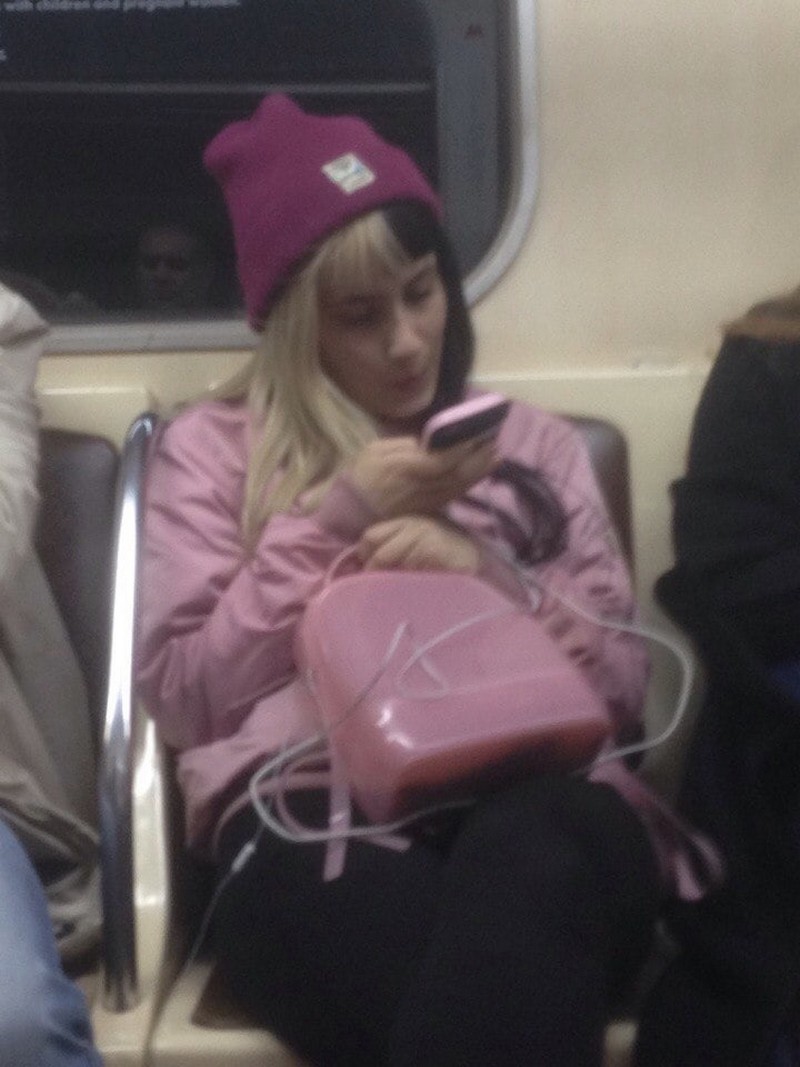 Strange People In The Subway (22 pics)