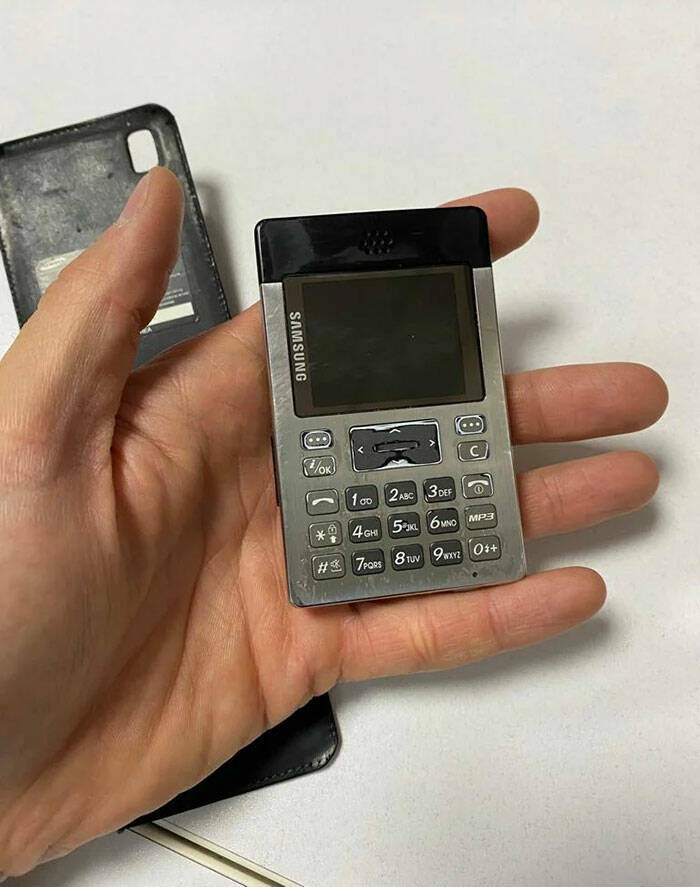 Unusual Phones From The Past (24 pics)