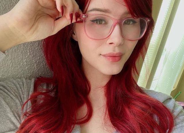 Girls In Glasses (45 pics)