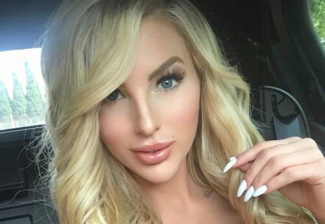 Girls In Cars (48 pics)