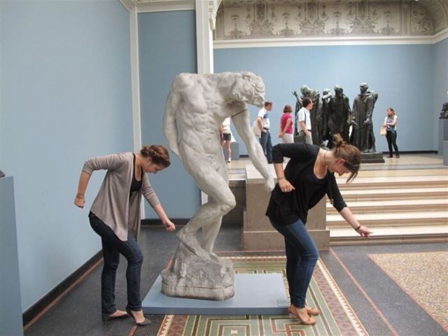 Funny Photos With Sculptures (28 pics)