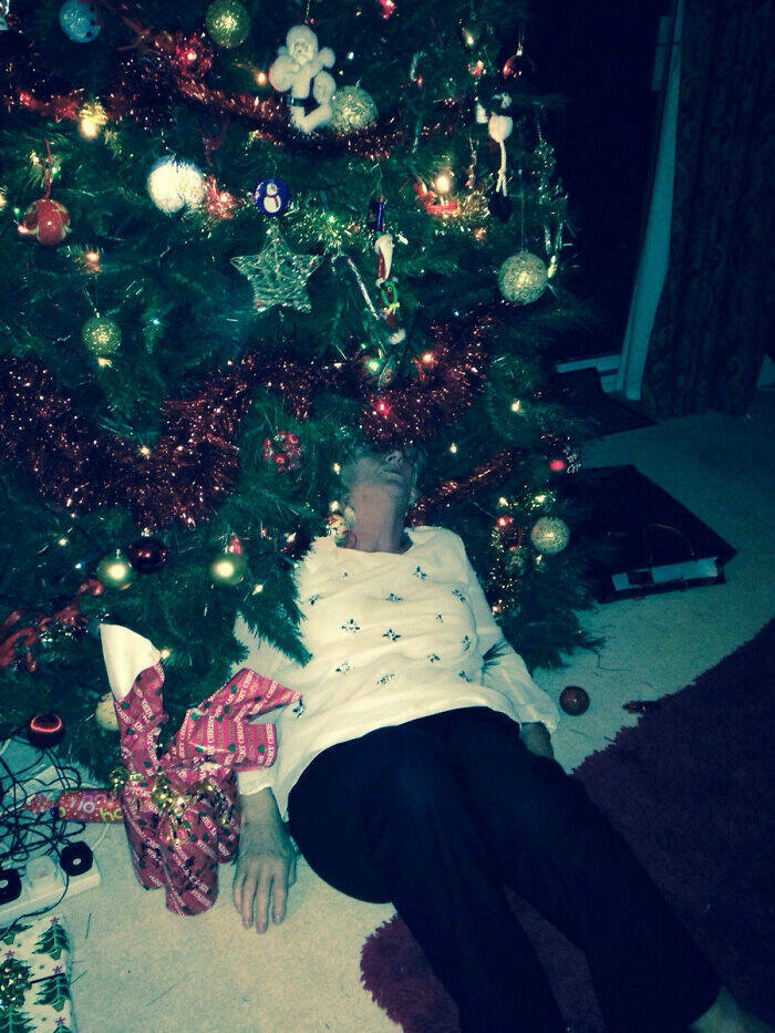 People Shared Their Funny Christmas Photos (23 pics)