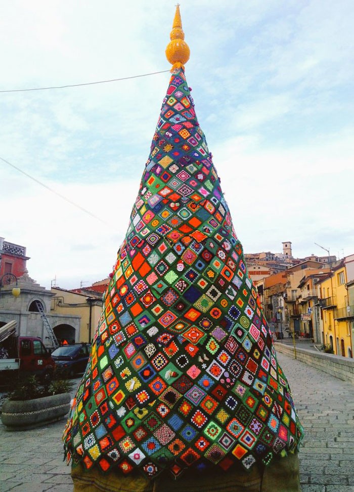 Interesting Christmas Trees (24 pics)