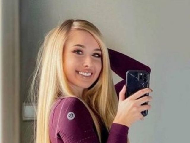 Girls In Yoga Pants (54 pics)