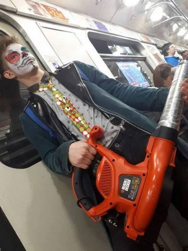 Strange People In The Subway (34 pics)