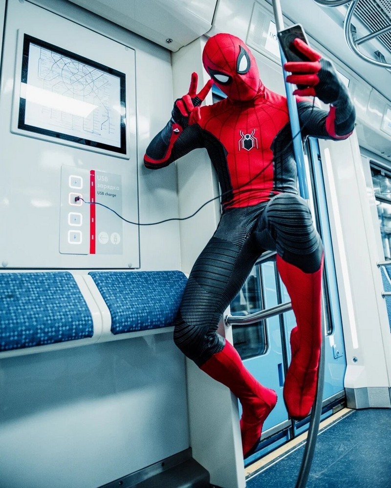 Strange People In The Subway (17 pics)