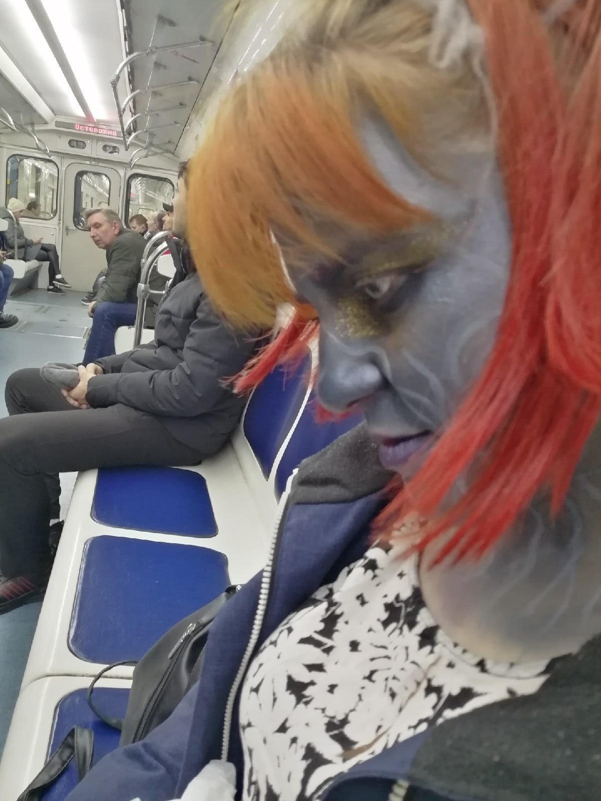 Strange People In The Subway (17 pics)