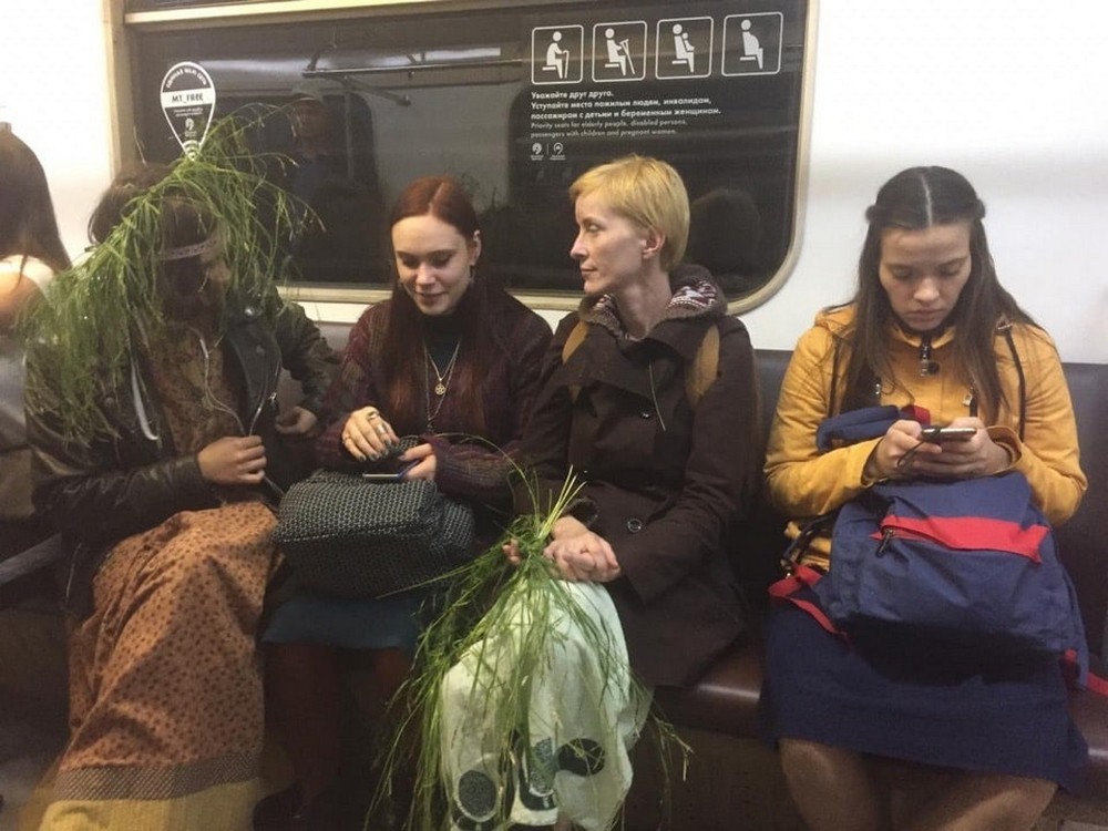 Strange People In The Subway (17 pics)