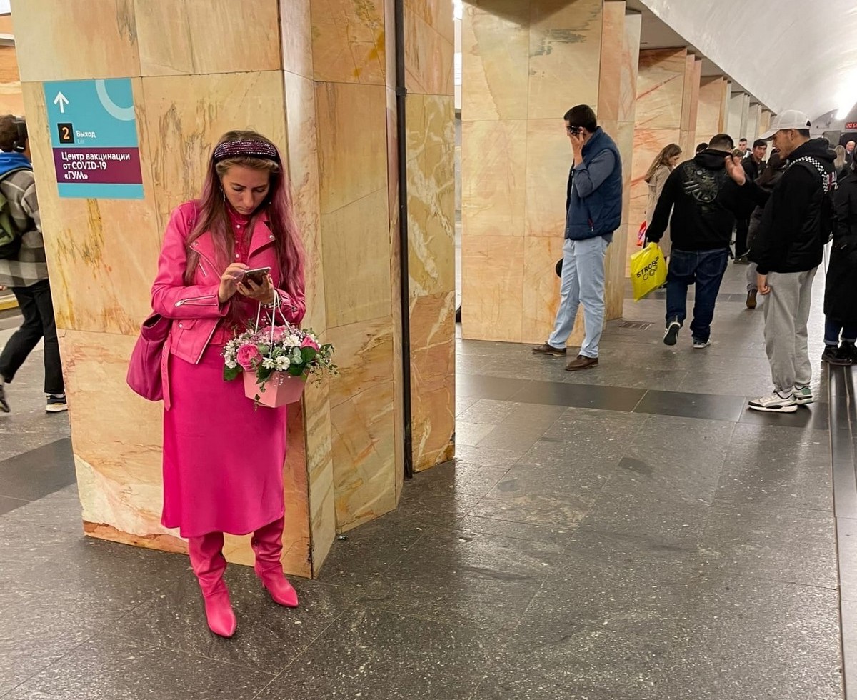 Strange People In The Subway (17 pics)
