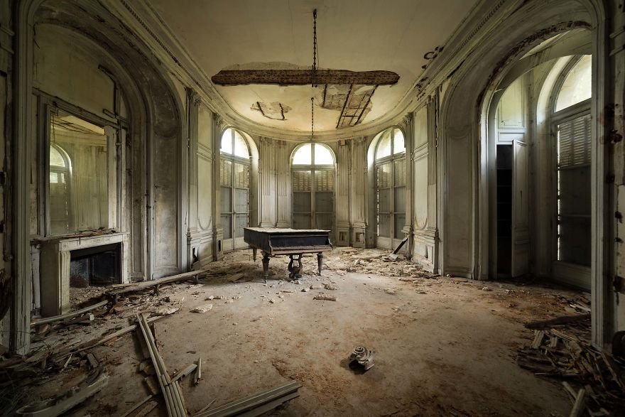 Beautiful Abandoned Places (23 pics)