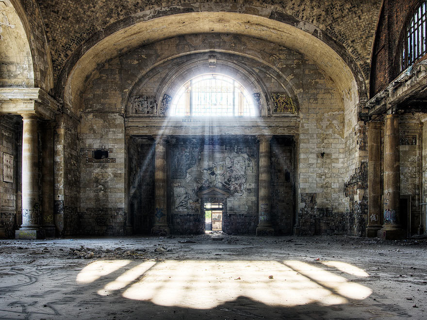 Beautiful Abandoned Places (23 pics)