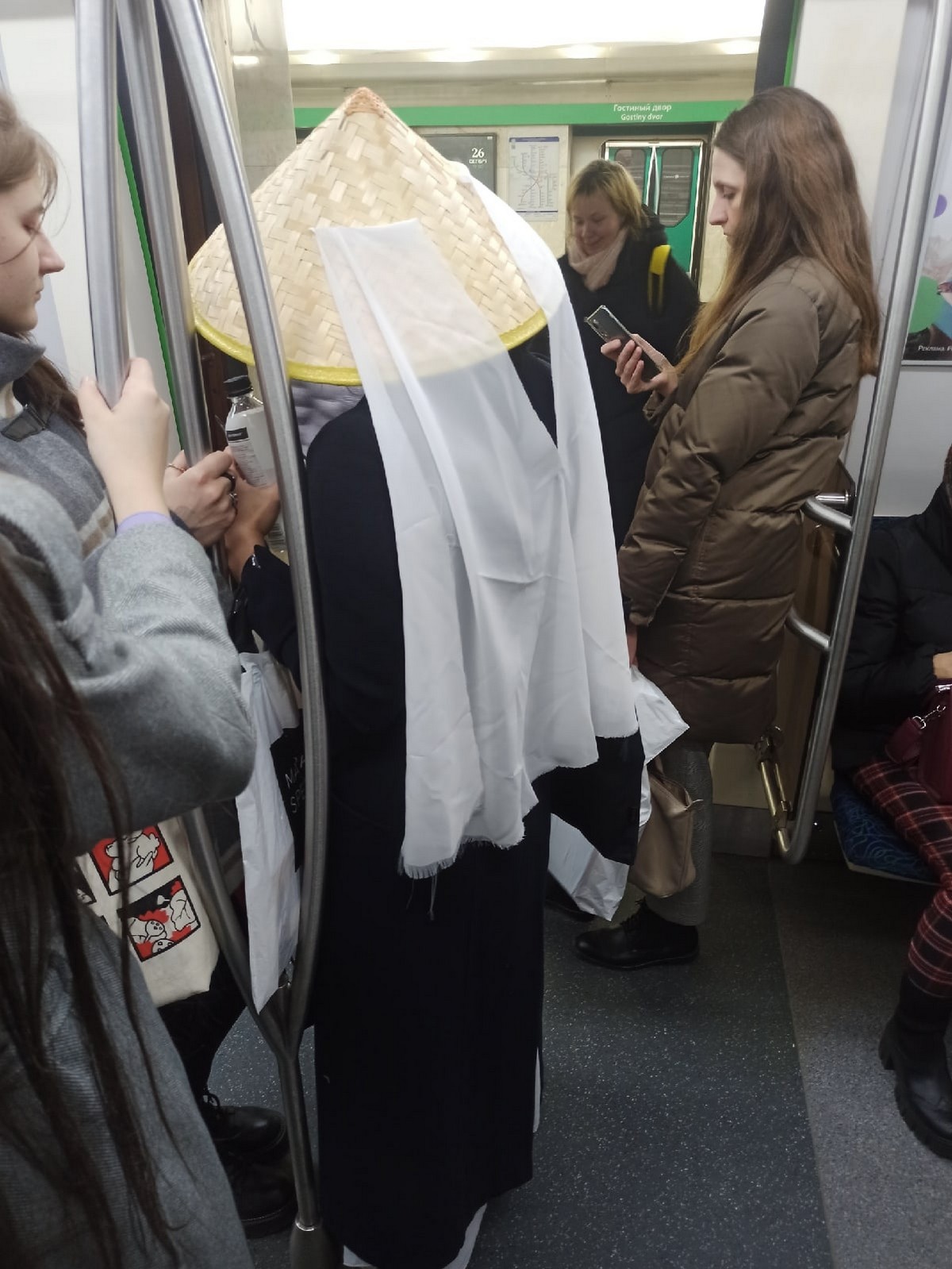 Strange People In The Subway (20 pics)