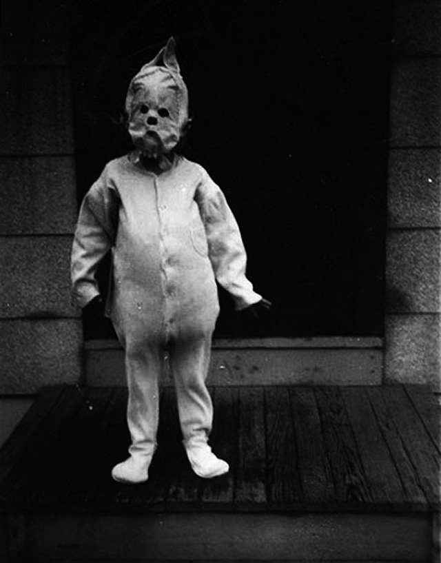 Creepy Photos (15 pics)