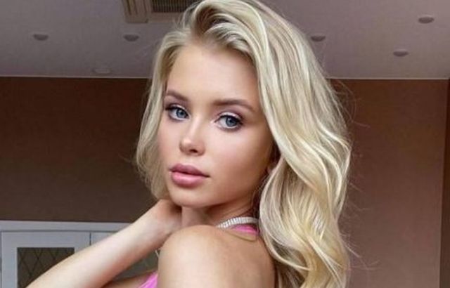 Girls In Dresses (67 pics)