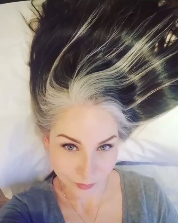 Beautiful Gray Hair (20 pics)