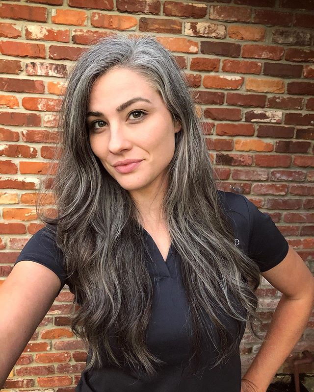 Beautiful Gray Hair (20 pics)