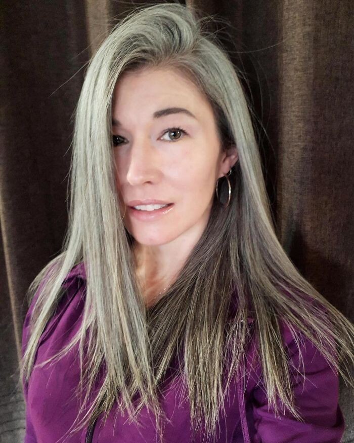 Beautiful Gray Hair (20 pics)