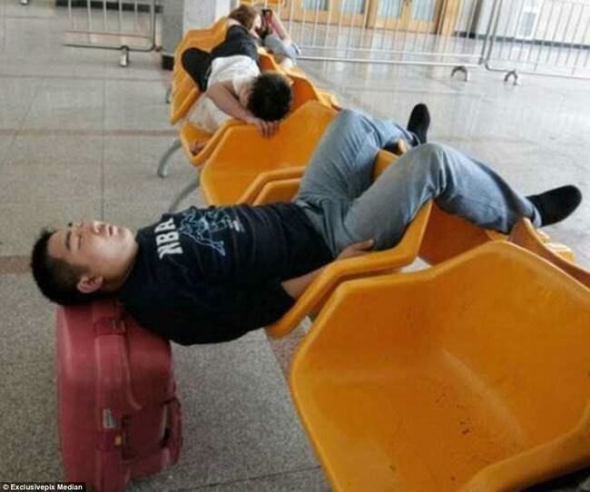 People Can Sleep Anywhere (19 pics)