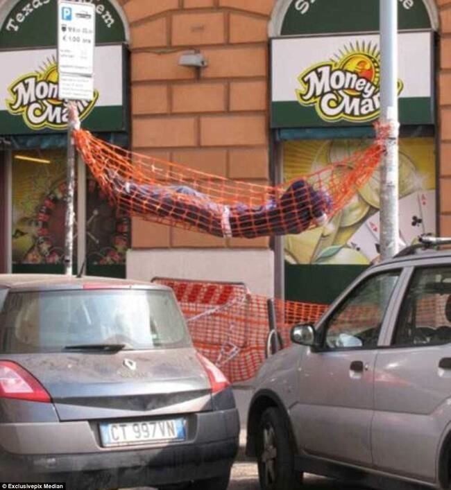 People Can Sleep Anywhere (19 pics)