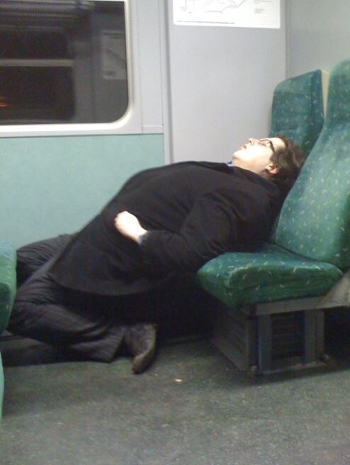 People Can Sleep Anywhere (19 pics)