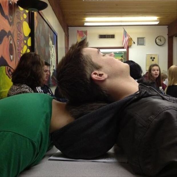 People Can Sleep Anywhere (19 pics)