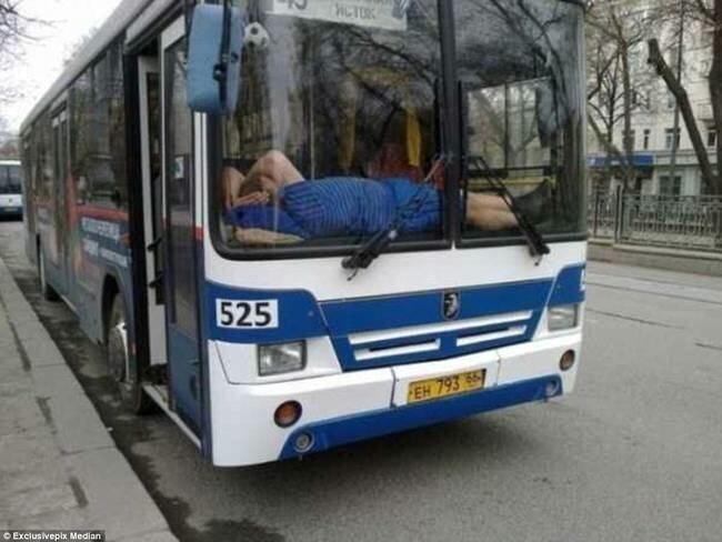 People Can Sleep Anywhere (19 pics)