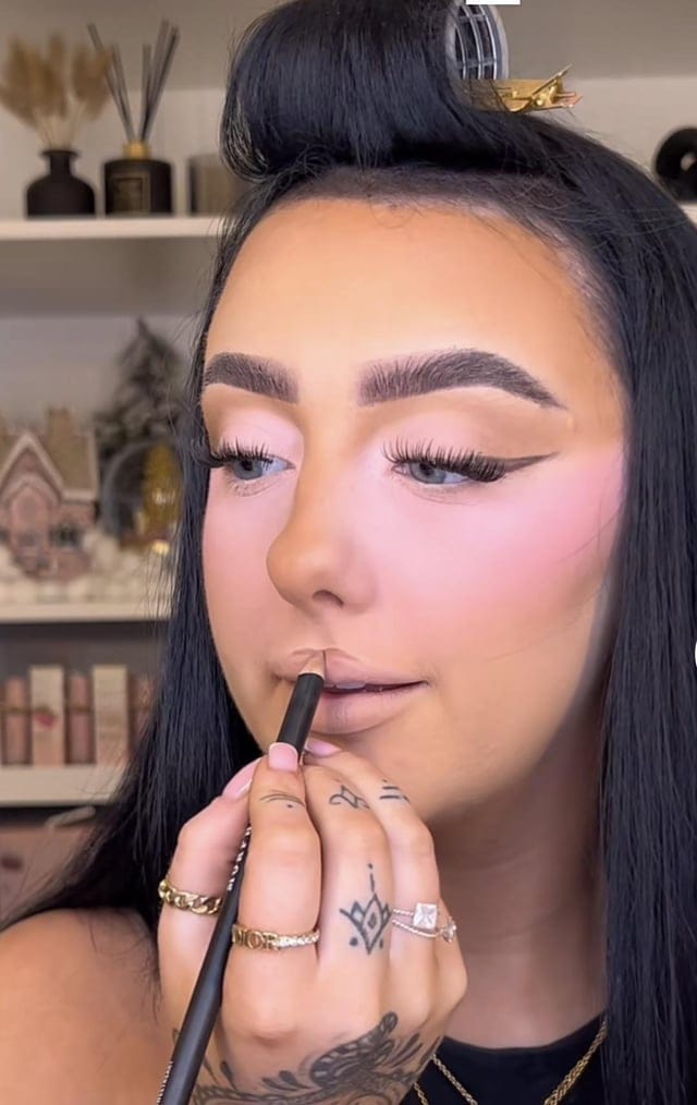 Odd Makeup (14 pics)