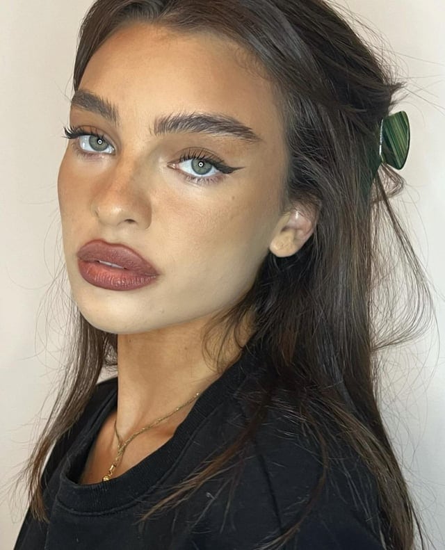 Odd Makeup (14 pics)