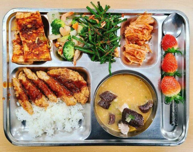 School Lunches In Different Countries (50 pics)