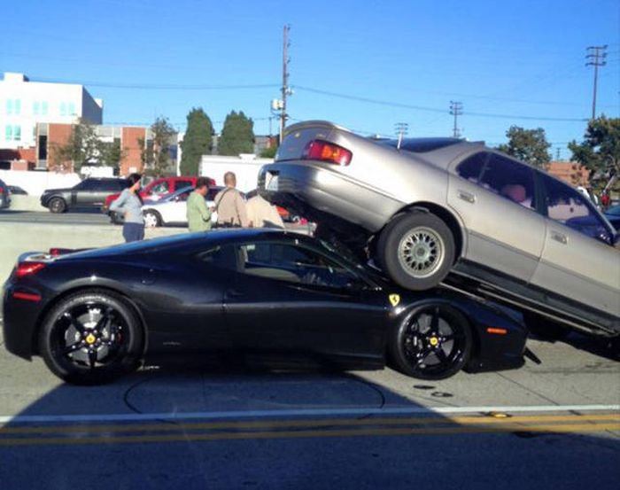 Odd Car Crashes (16 pics)