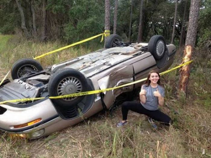 Odd Car Crashes (16 pics)