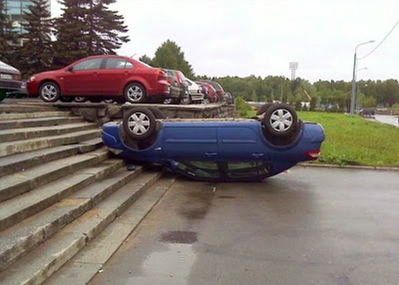 Odd Car Crashes (16 pics)