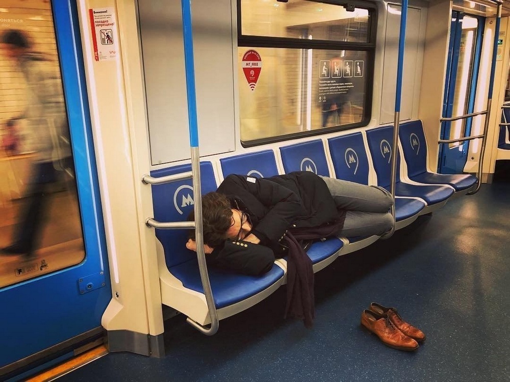Strange People In The Subway (18 pics)