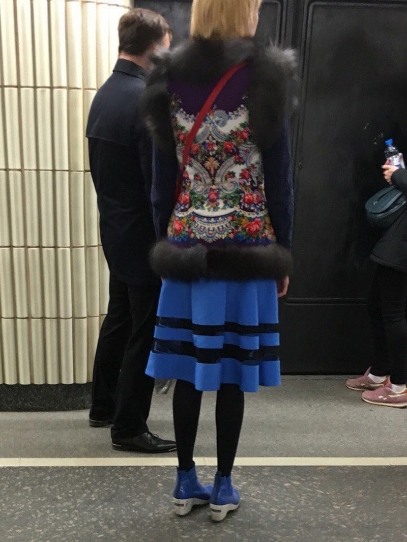 Strange People In The Subway (18 pics)