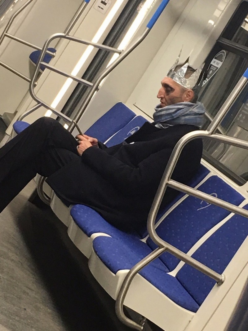 Strange People In The Subway (18 pics)