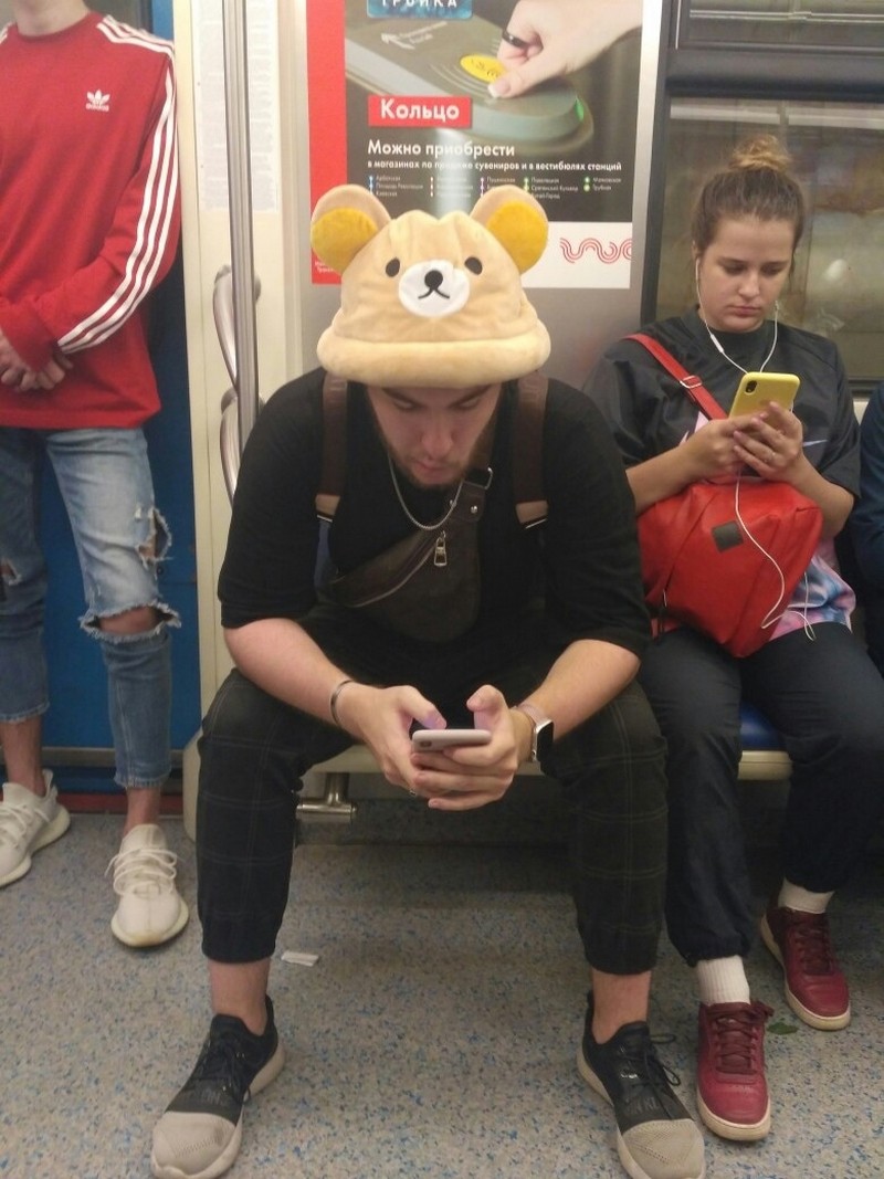 Strange People In The Subway (18 pics)
