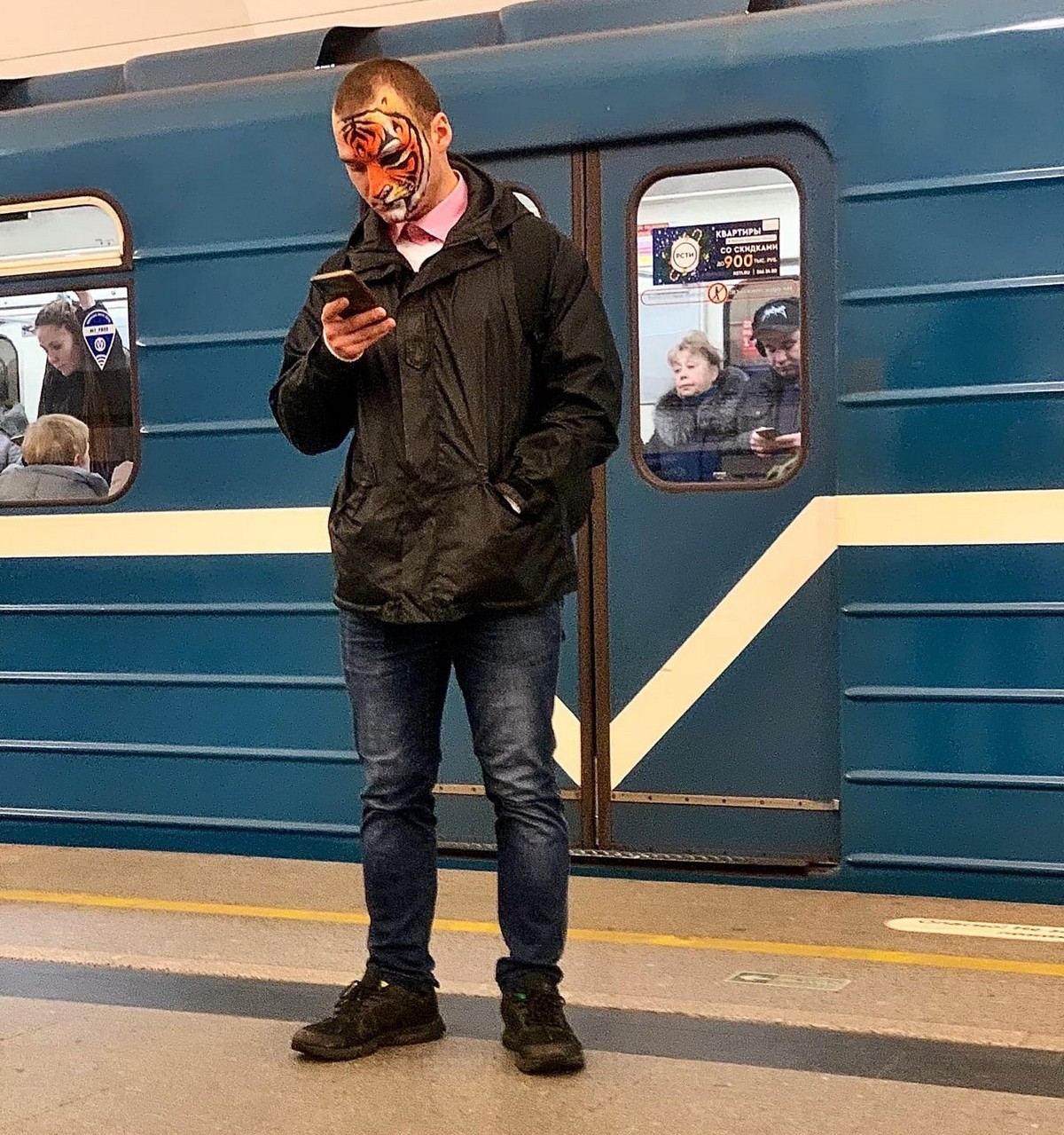 Strange People In The Subway (18 pics)