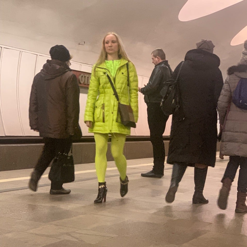 Strange People In The Subway (18 pics)