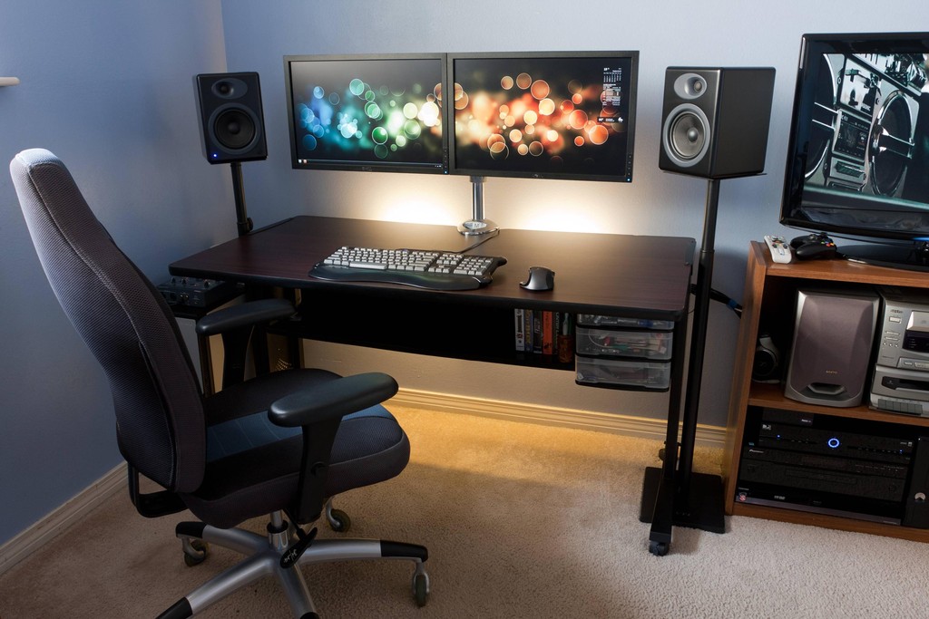 Perfect Places For Computers (20 pics)
