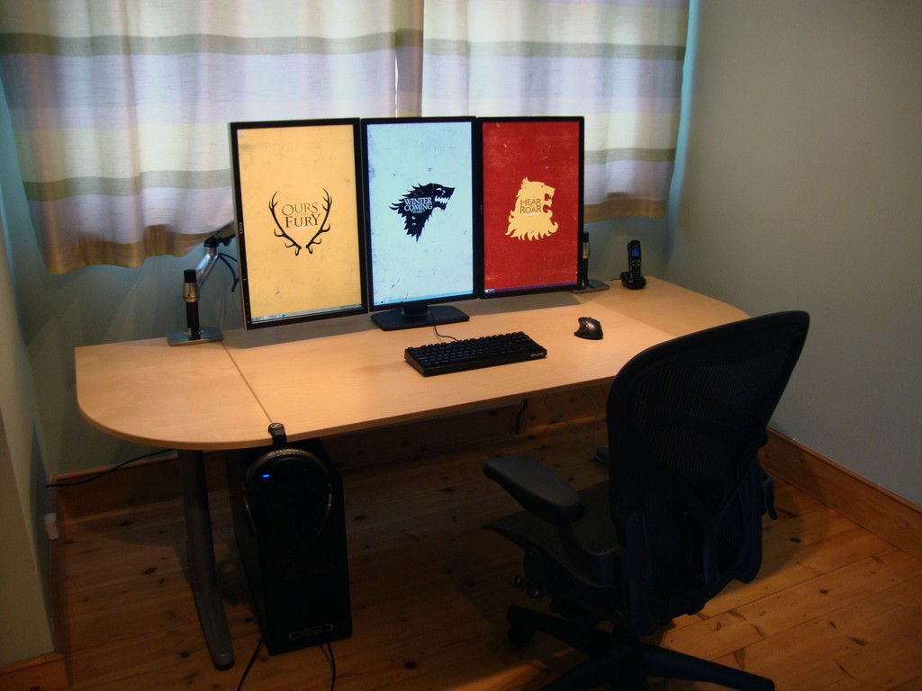 Perfect Places For Computers (20 pics)