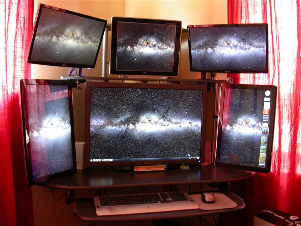 Perfect Places For Computers (20 pics)