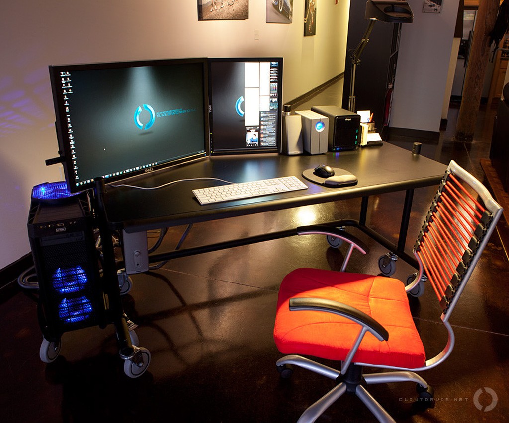 Perfect Places For Computers (20 pics)