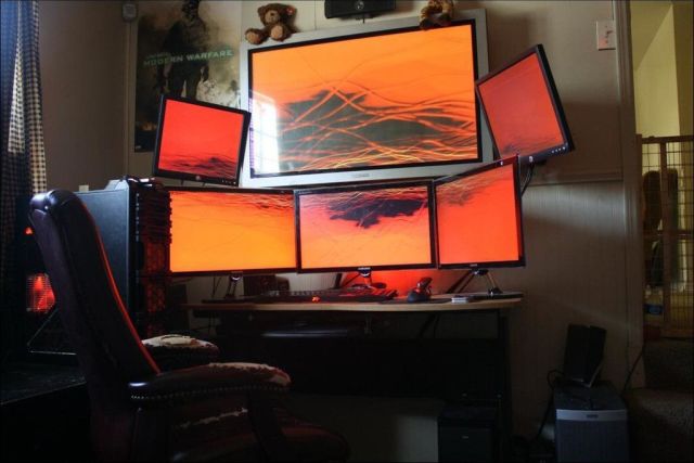 Perfect Places For Computers (20 pics)