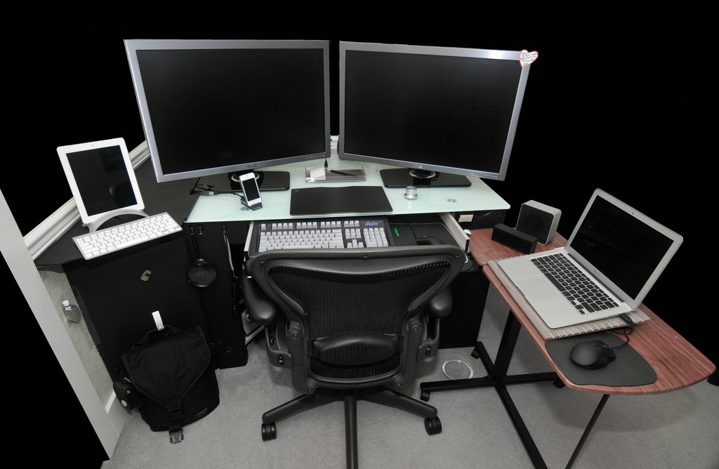 Perfect Places For Computers (20 pics)
