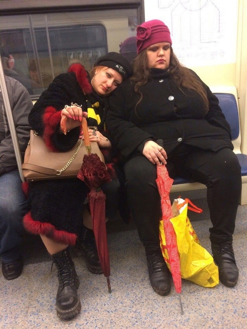 Strange People In The Subway (19 pics)