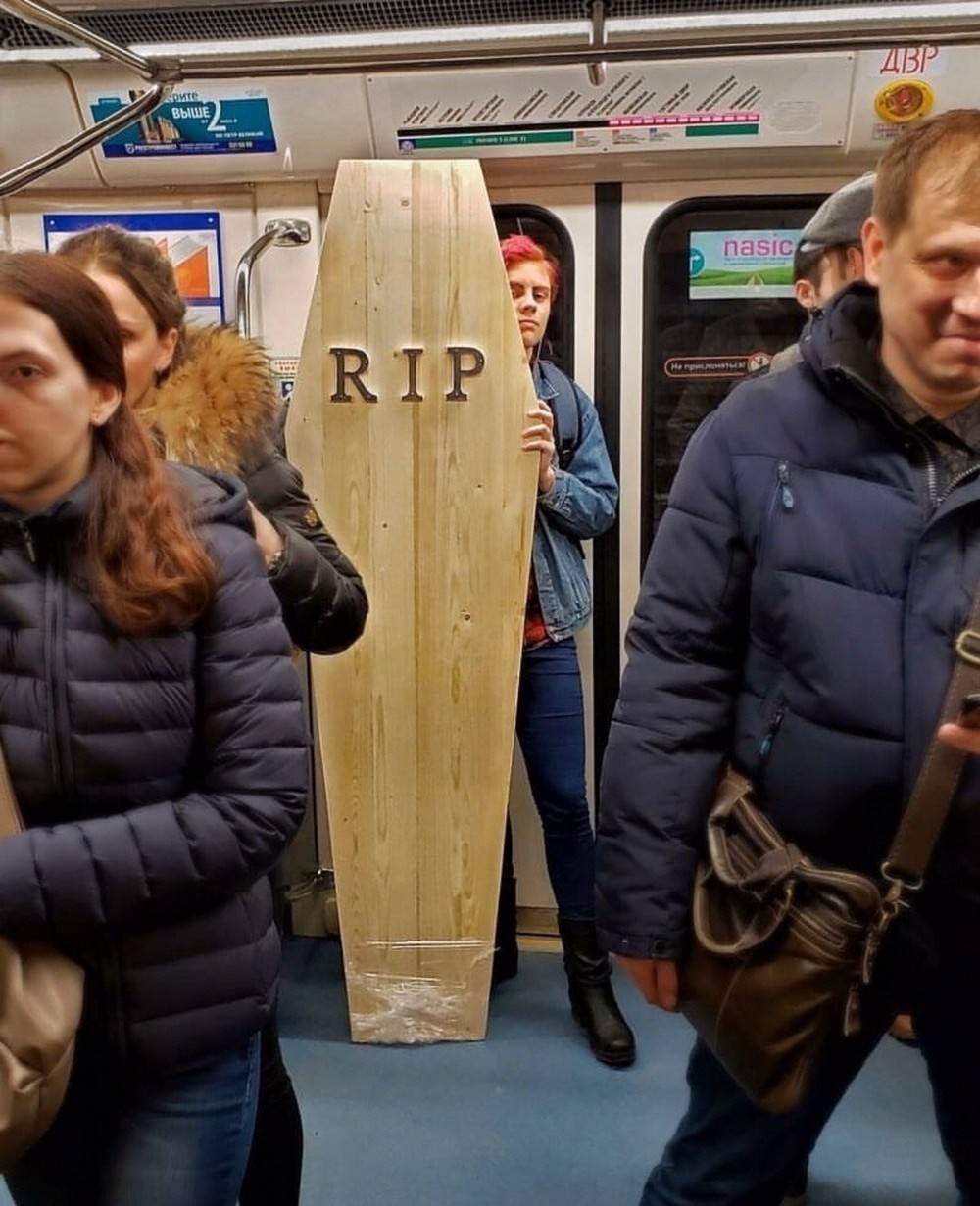 Strange People In The Subway (19 pics)