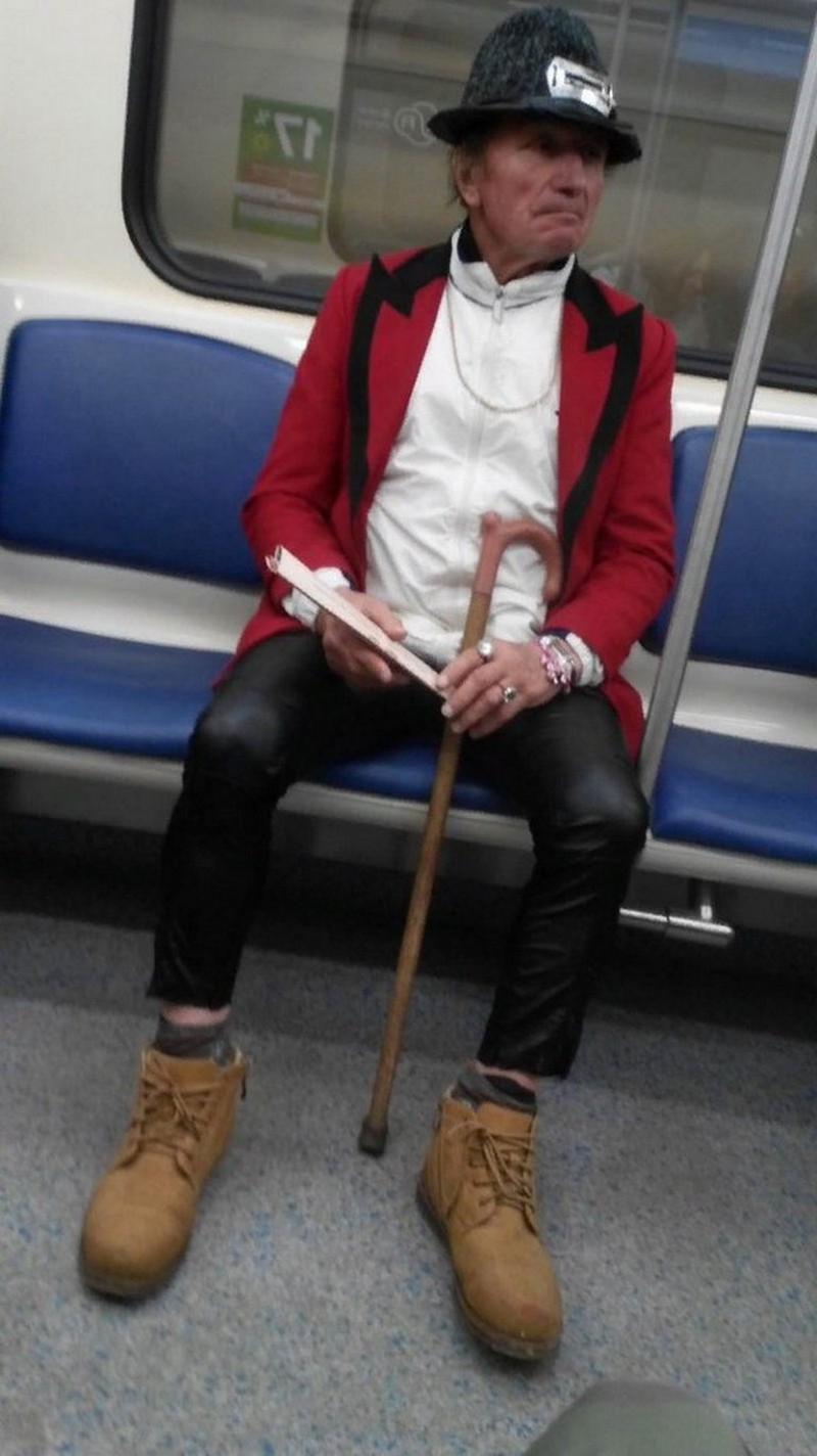 Strange People In The Subway (19 pics)